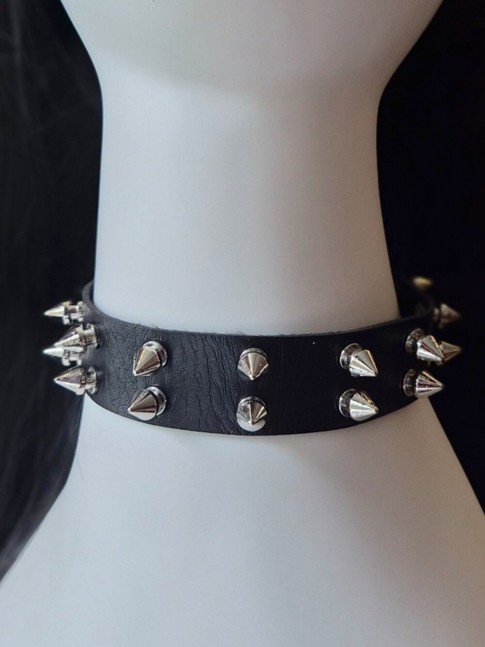 Spiked choker